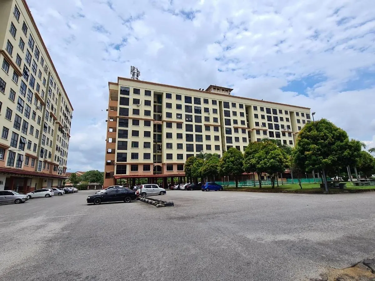 Nur Ahmad Familyhomestay Bukit Beruang 4 Rooms Full Apartment Free Wifi & Netflix Malacca 0*,