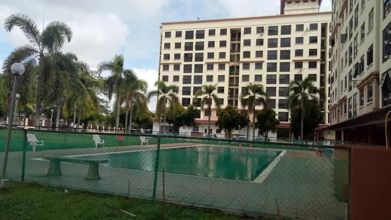 Nur Ahmad Familyhomestay Bukit Beruang 4 Rooms Full Apartment Free Wifi & Netflix Malacca