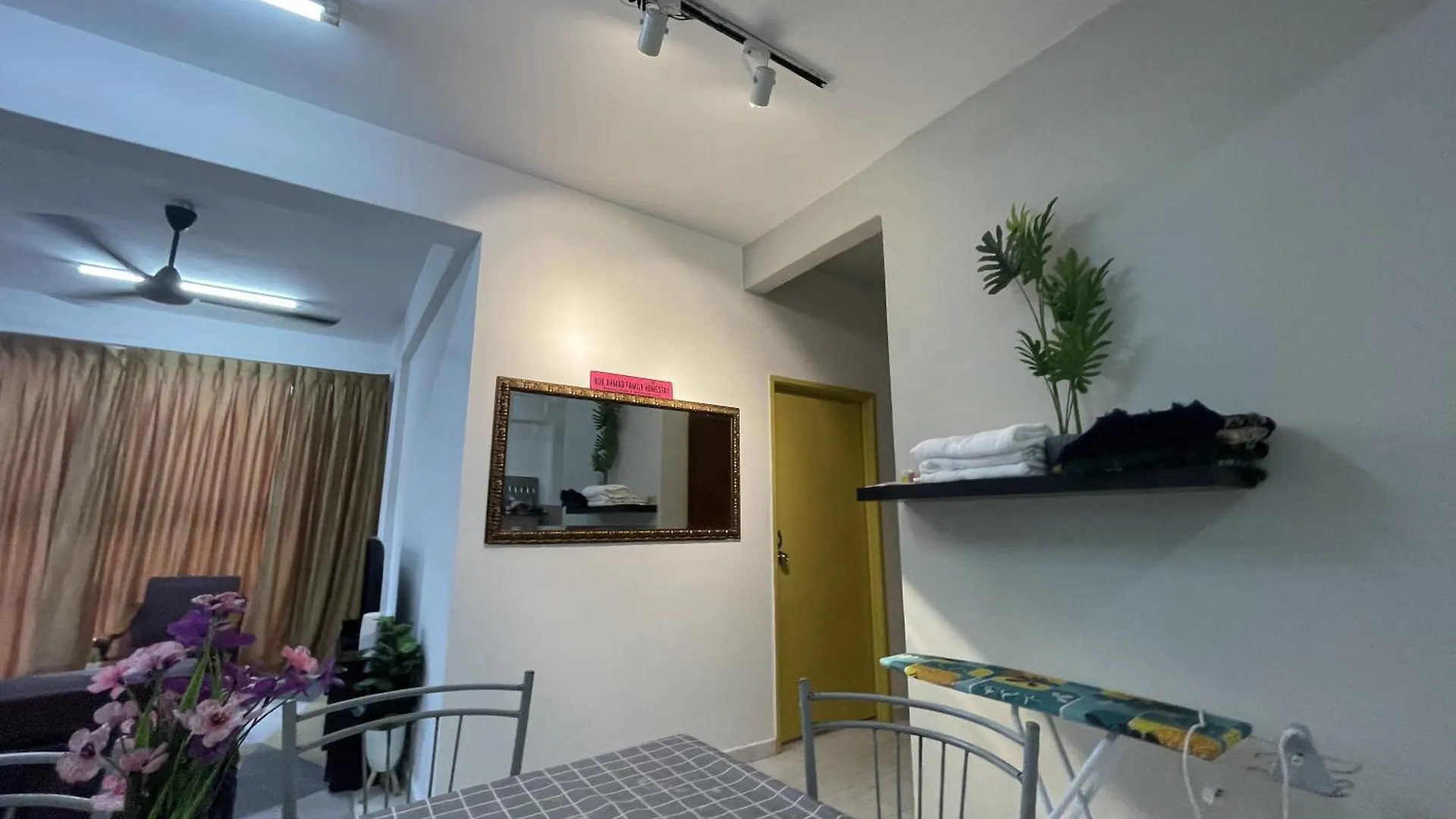 Nur Ahmad Familyhomestay Bukit Beruang 4 Rooms Full Apartment Free Wifi & Netflix Malacca 0*,  Μαλαισία