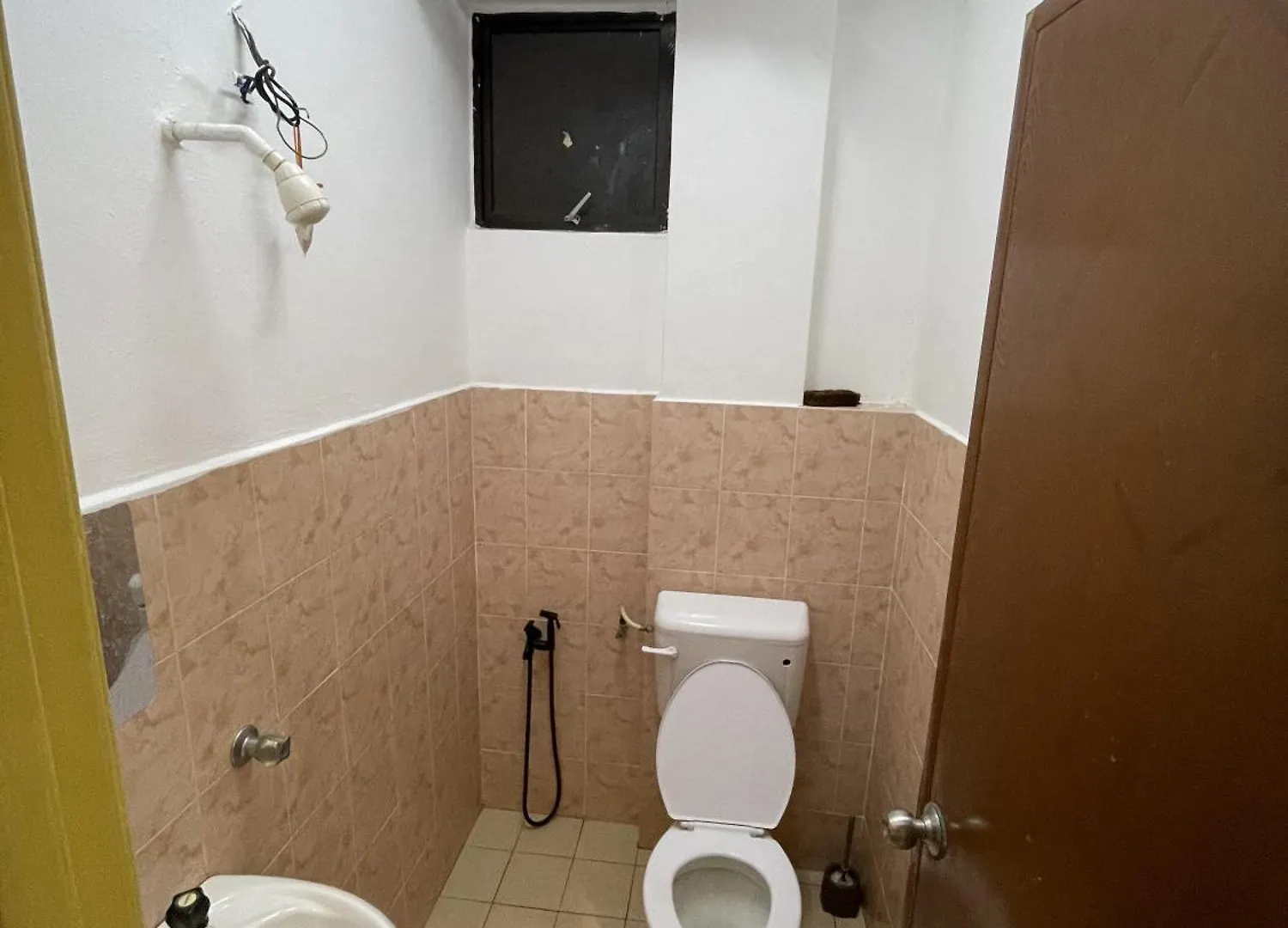 Nur Ahmad Familyhomestay Bukit Beruang 4 Rooms Full Apartment Free Wifi & Netflix Malacca Μαλαισία