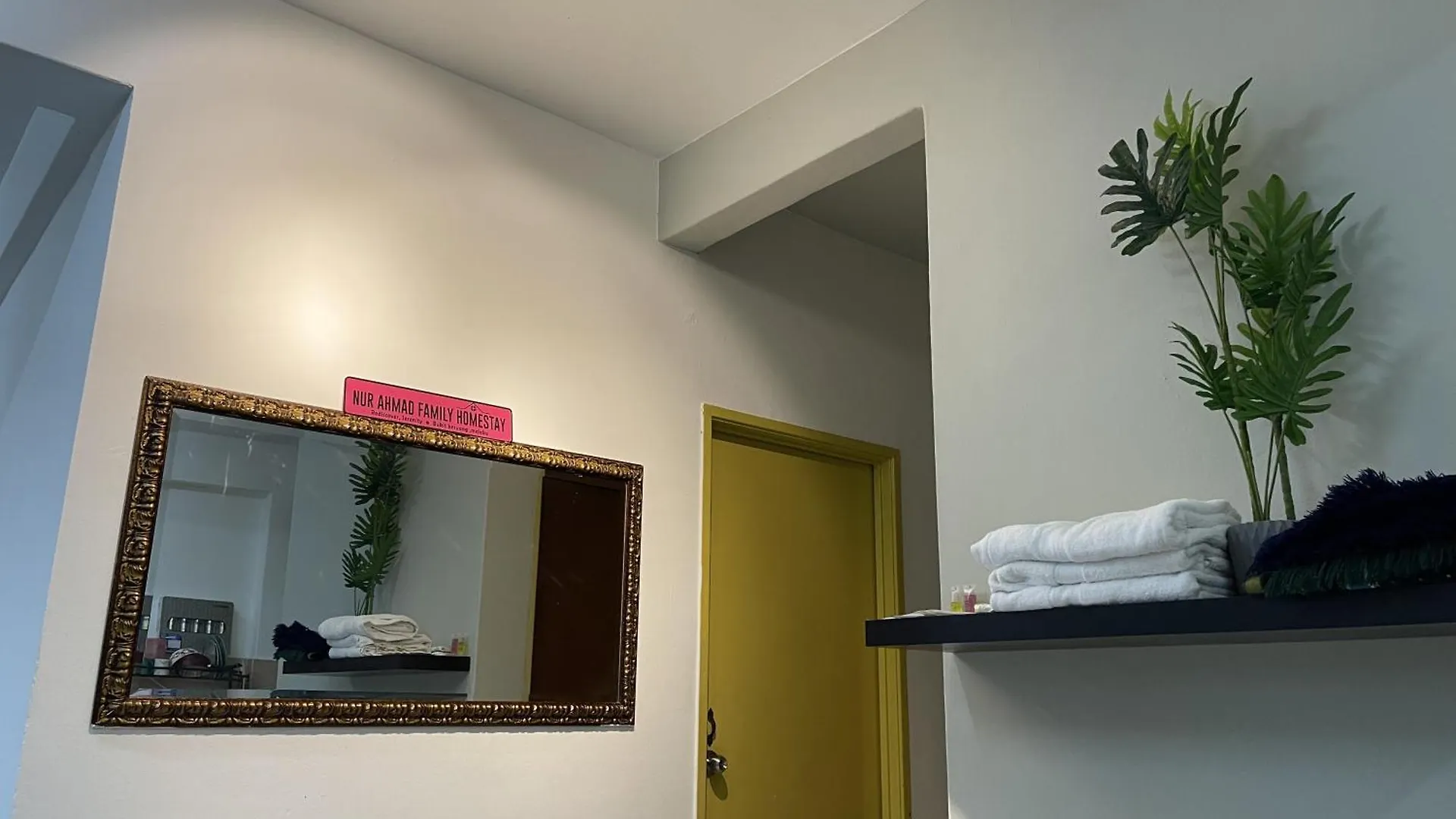 Nur Ahmad Familyhomestay Bukit Beruang 4 Rooms Full Apartment Free Wifi & Netflix Malacca Μαλαισία