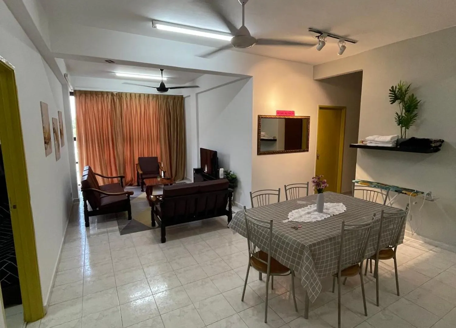 Nur Ahmad Familyhomestay Bukit Beruang 4 Rooms Full Apartment Free Wifi & Netflix Malacca